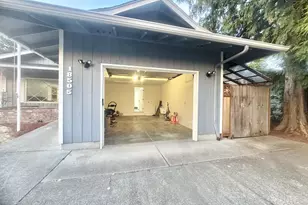 18505 SE Clinton St, Gresham, OR 97030 - Photo 2