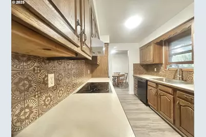 18505 SE Clinton St, Gresham, OR 97030 - Photo 10