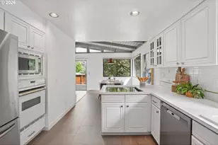 1733 SW Custer St, Portland, OR 97219 - Photo 6