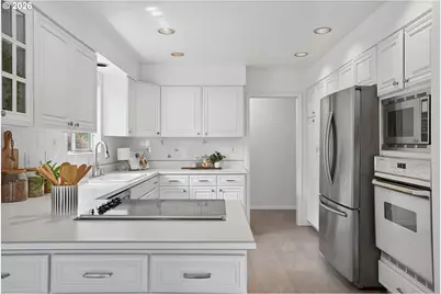 1733 SW Custer St, Portland, OR 97219 - Photo 4