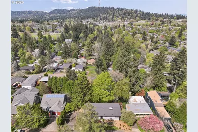 1733 SW Custer St, Portland, OR 97219 - Photo 32