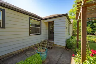 2273 Kincaid St, Eugene, OR 97405 - Photo 6