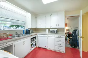 2273 Kincaid St, Eugene, OR 97405 - Photo 24