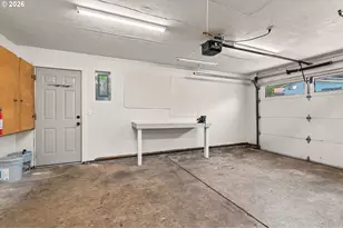 305 S 68th Pl, Springfield, OR 97478 - Photo 16