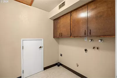 305 S 68th Pl, Springfield, OR 97478 - Photo 20