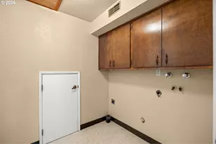 305 S 68th Pl, Springfield, OR 97478 - Photo 20