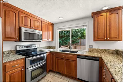 305 S 68th Pl, Springfield, OR 97478 - Photo 14