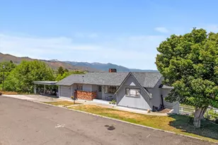 300 Hillcrest Dr, Baker City, OR 97814 - Photo 1