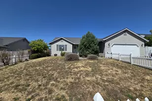 340 NW Elizabeth Ave, Winston, OR 97496 - Photo 1
