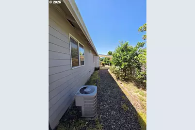 340 NW Elizabeth Ave, Winston, OR 97496 - Photo 10