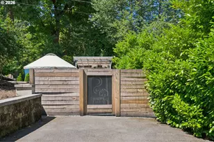 1046 SW Palatine St, Portland, OR 97219 - Photo 38
