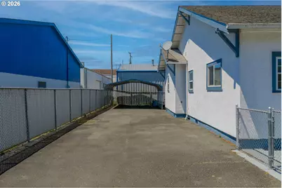 208 7th St, Myrtle Point, OR 97458 - Photo 4