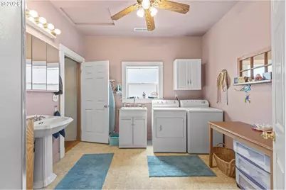 208 7th St, Myrtle Point, OR 97458 - Photo 32