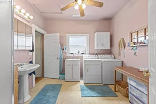 208 7th St, Myrtle Point, OR 97458 - Photo 32