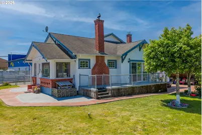 208 7th St, Myrtle Point, OR 97458 - Photo 2