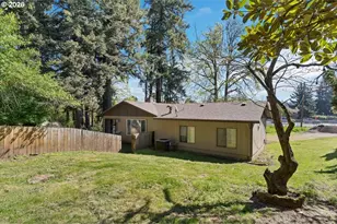 8621 SE Strawberry Ln, Milwaukie, OR 97267 - Photo 6