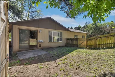 8621 SE Strawberry Ln, Milwaukie, OR 97267 - Photo 10