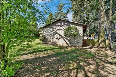 8621 SE Strawberry Ln, Milwaukie, OR 97267 - Photo 2