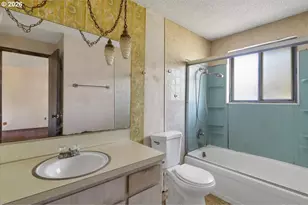 8621 SE Strawberry Ln, Milwaukie, OR 97267 - Photo 36
