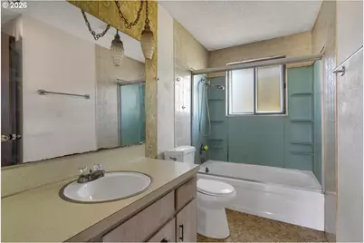 8621 SE Strawberry Ln, Milwaukie, OR 97267 - Photo 30