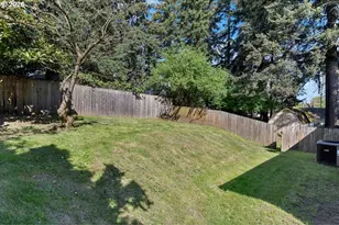 8621 SE Strawberry Ln, Milwaukie, OR 97267 - Photo 4