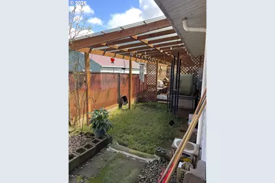 2478 Marion St, North Bend, OR 97459 - Photo 32