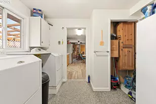 2478 Marion St, North Bend, OR 97459 - Photo 24