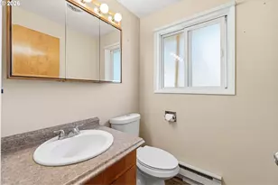 2478 Marion St, North Bend, OR 97459 - Photo 18