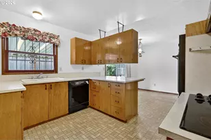14533 NE Brazee Ct, Portland, OR 97230 - Photo 10