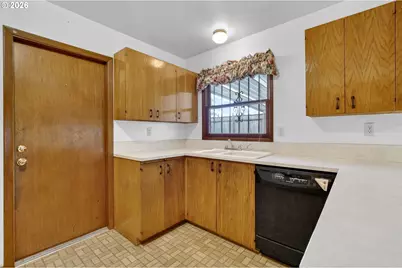14533 NE Brazee Ct, Portland, OR 97230 - Photo 8