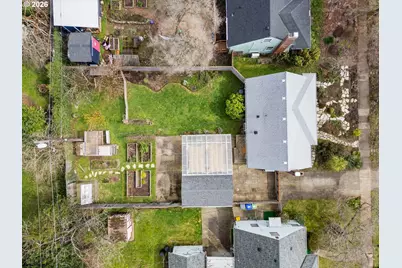 8913 SE Clay St, Portland, OR 97216 - Photo 40