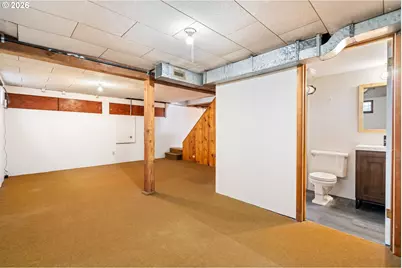 8913 SE Clay St, Portland, OR 97216 - Photo 24