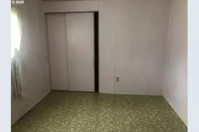 656 Applegate Ave, Yoncalla, OR 97499 - Photo 12