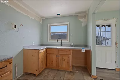 1710 SE Main St, Roseburg, OR 97470 - Photo 8