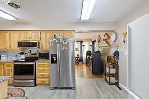 2730 W Sanders Ave, Roseburg, OR 97471 - Photo 14