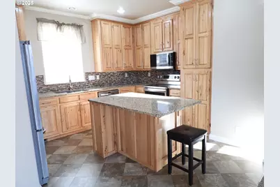 1903 Golden Way, The Dalles, OR 97058 - Photo 2