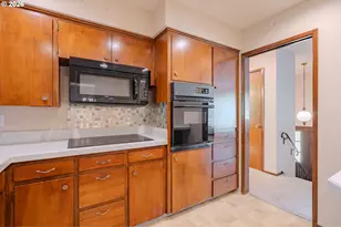 13490 NW Pettygrove St, Portland, OR 97229 - Photo 10