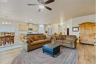 888 Medina Ave, Sutherlin, OR 97479 - Photo 10