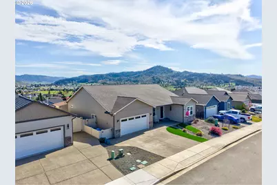 888 Medina Ave, Sutherlin, OR 97479 - Photo 2