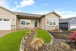 888 Medina Ave, Sutherlin, OR 97479 - Photo 4