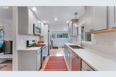 1825 SW Glenview Ave, Portland, OR 97225 - Photo 14