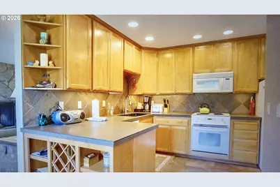 68651 E Bowmans Cir, Welches, OR 97067 - Photo 4