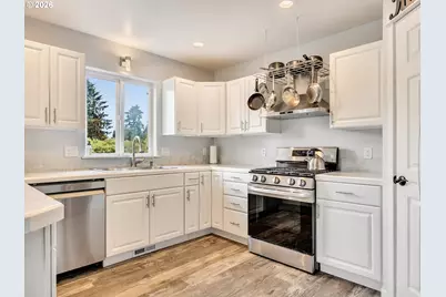 221 N Main Ave, Warrenton, OR 97146 - Photo 12