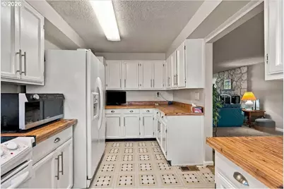 60 NE 23rd St, Gresham, OR 97030 - Photo 22