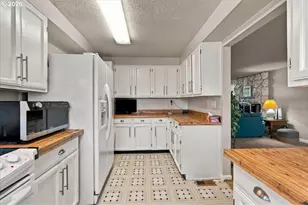 60 NE 23rd St, Gresham, OR 97030 - Photo 22