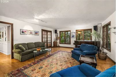 6340 SW Camelot Ln, Portland, OR 97219 - Photo 6