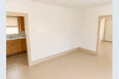 835 Anderson Ln, Springfield, OR 97477 - Photo 8