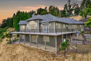 215 Eagle Dr, Roseburg, OR 97471 - Photo 2