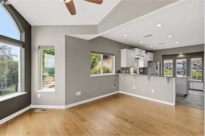 215 Eagle Dr, Roseburg, OR 97471 - Photo 8