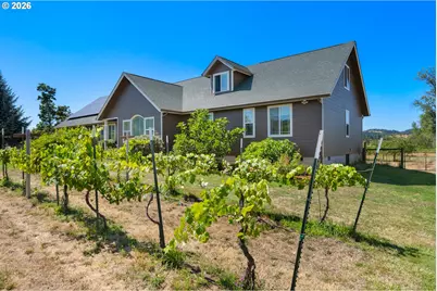 1750 Plat I Rd, Sutherlin, OR 97479 - Photo 4